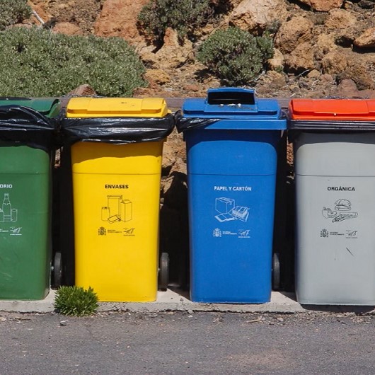 Servicio de recogida e instalación de contenedores Plarema - contenedores de reciclaje en la calle